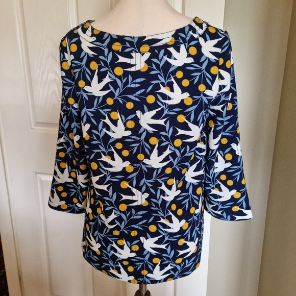 Boden ladies tunic top navy with white birds size 8 poly crepe fabric - Picture 2 of 6